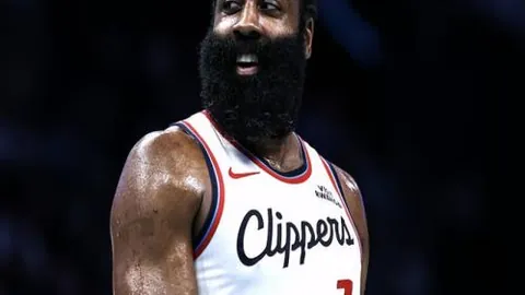 《水晶宫风暴来袭：短暂荣光后的挑战，小球队面临严峻考验》